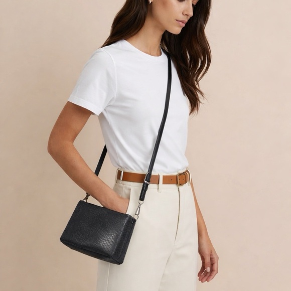 Handbags - Elegant Black Crossbody Bag